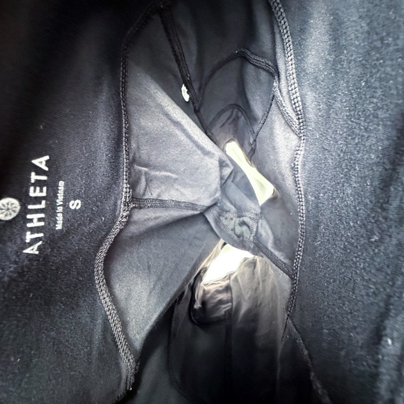 🖤 Athleta Black Bike Shorts – Size Small – Zipper Pockets – Retail: $75 - Picture 9 of 11